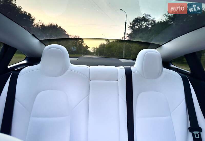 Седан Tesla Model 3 2023 в Днепре