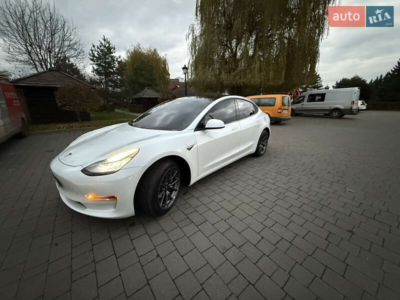Седан Tesla Model 3 2019 в Ивано-Франковске