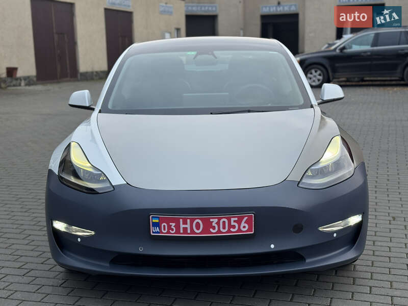 Седан Tesla Model 3 2022 в Володимирі