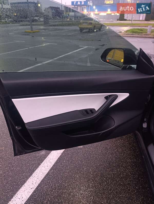 Седан Tesla Model 3 2020 в Києві