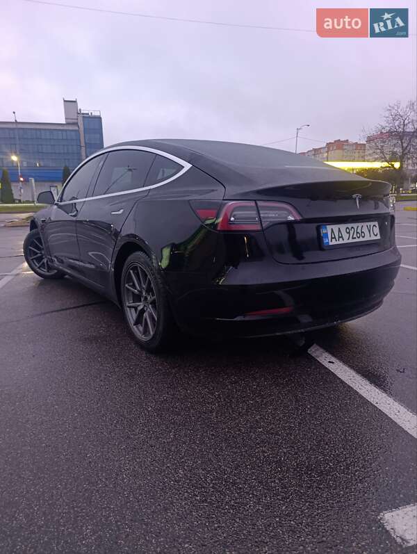 Седан Tesla Model 3 2020 в Києві