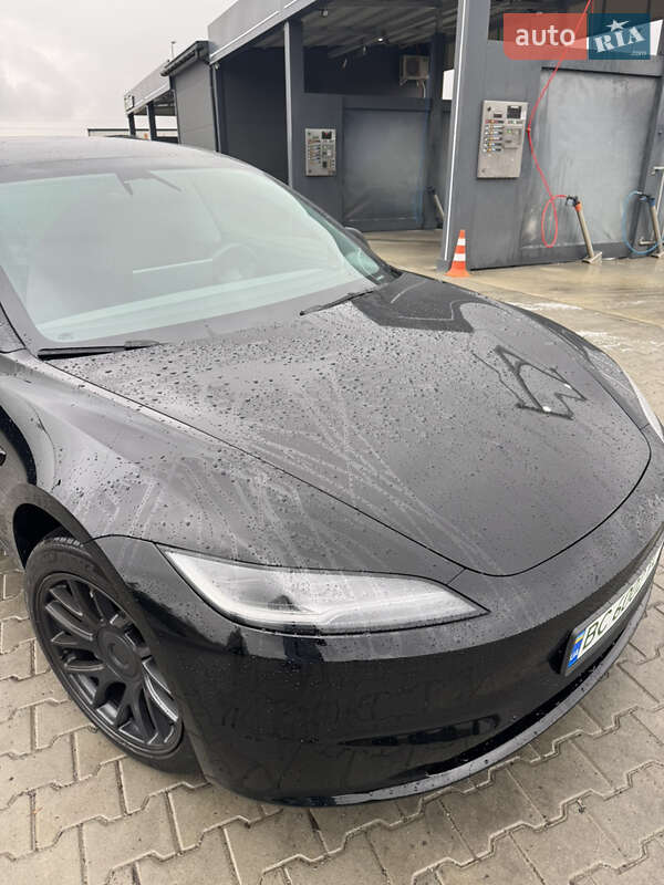 Седан Tesla Model 3 2024 в Буске