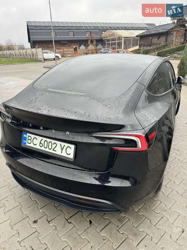 Седан Tesla Model 3 2024 в Буске