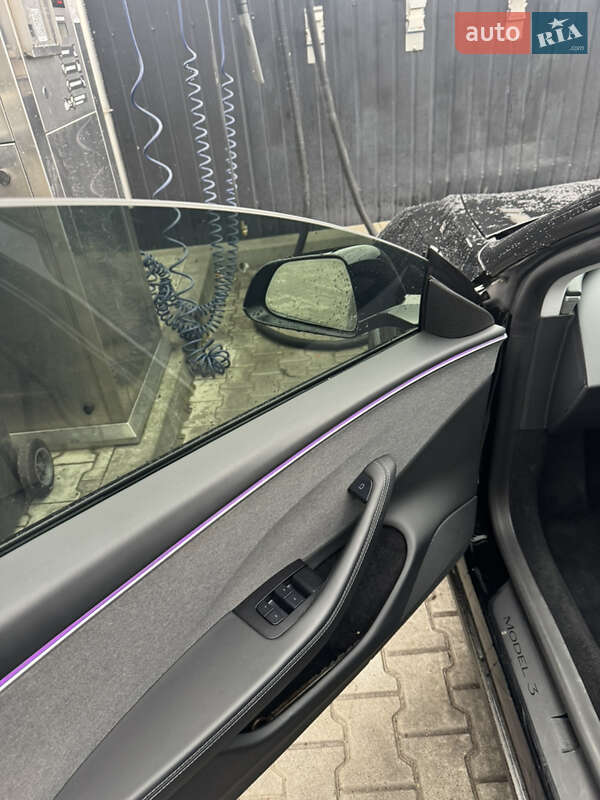 Седан Tesla Model 3 2024 в Буске