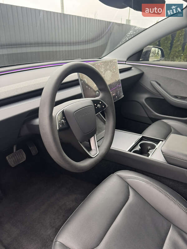 Седан Tesla Model 3 2024 в Буске