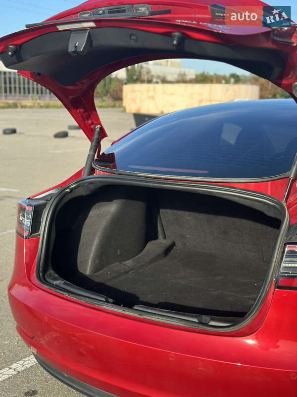 Седан Tesla Model 3 2021 в Києві