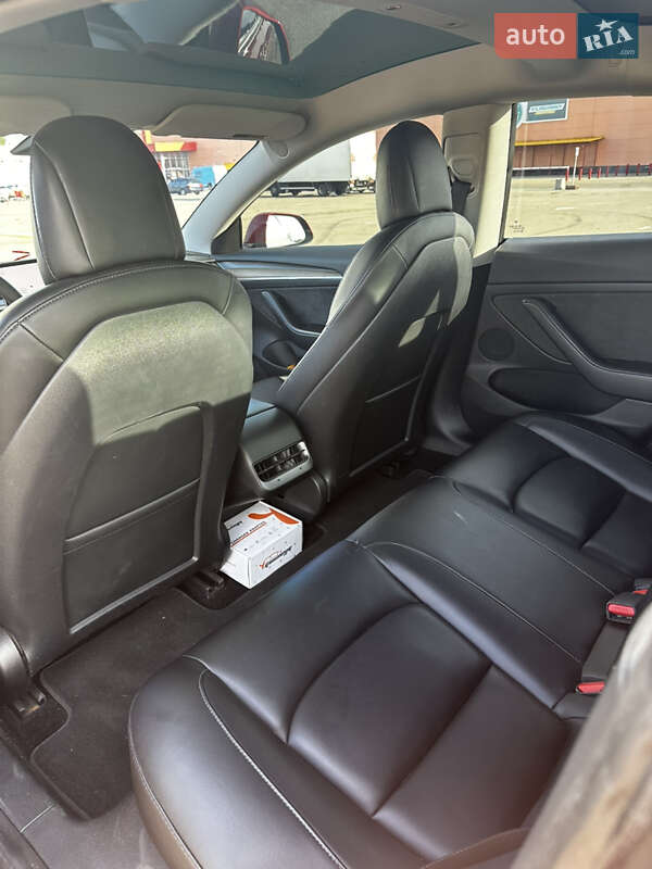 Седан Tesla Model 3 2021 в Києві