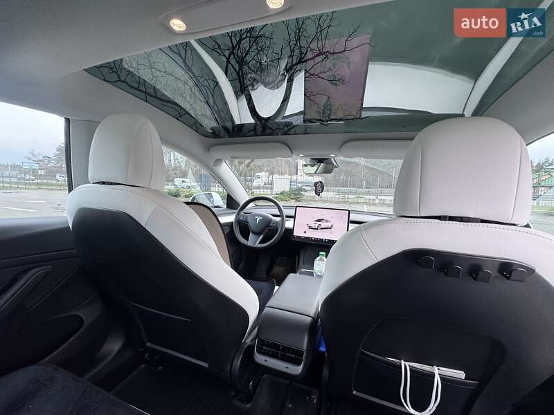 Седан Tesla Model 3 2022 в Ірпені