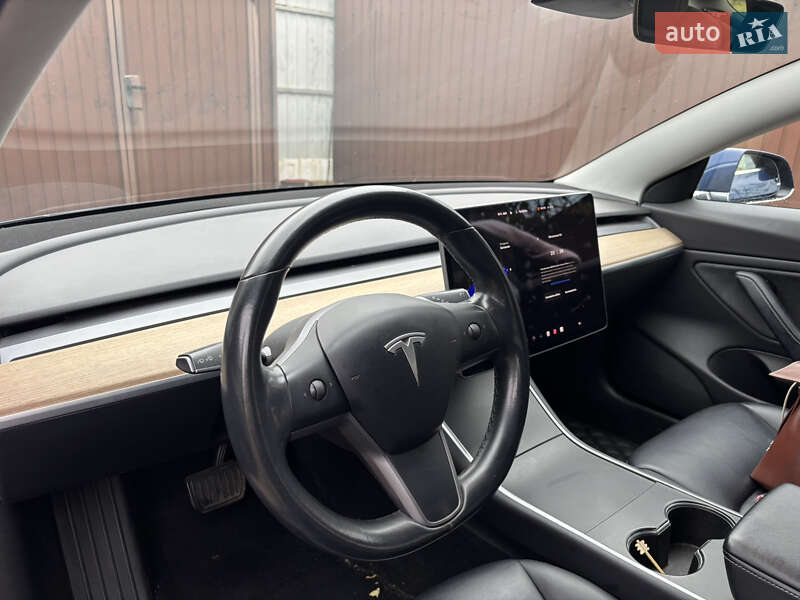 Седан Tesla Model 3 2019 в Киеве