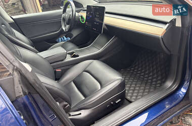 Седан Tesla Model 3 2019 в Киеве
