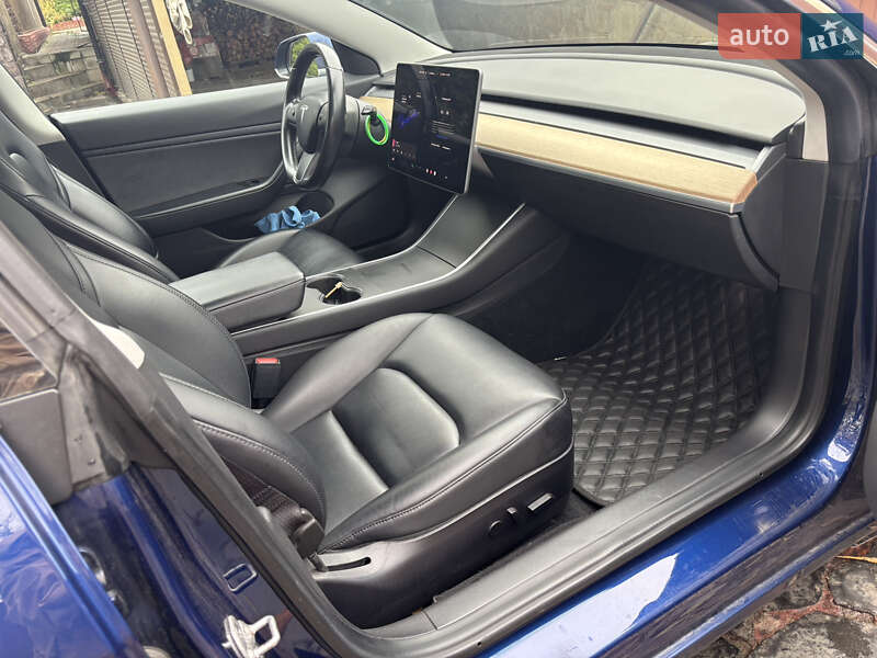 Седан Tesla Model 3 2019 в Киеве