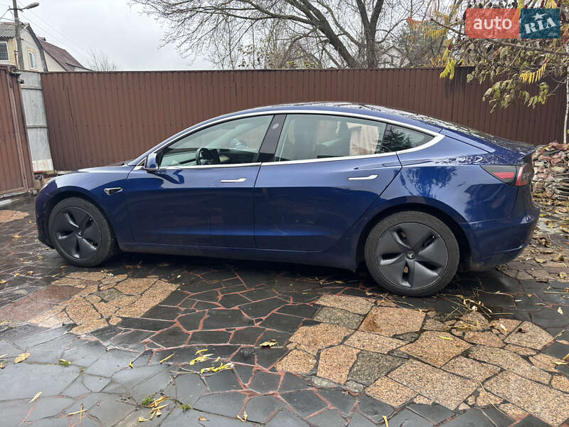 Седан Tesla Model 3 2019 в Киеве