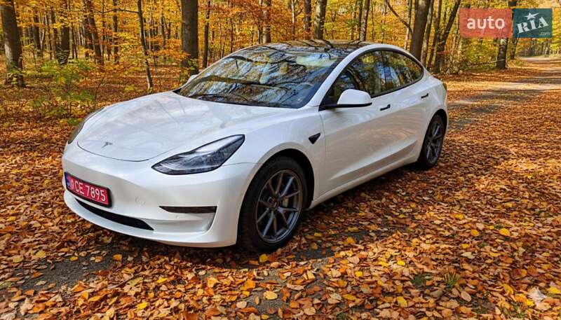 Седан Tesla Model 3 2022 в Киеве