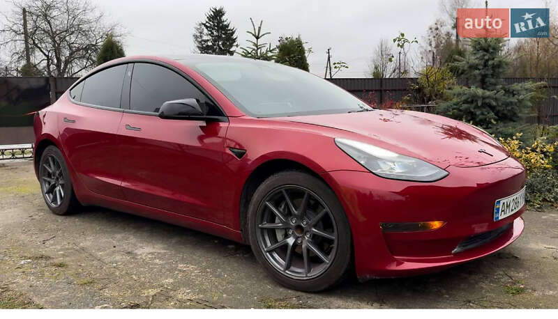 Седан Tesla Model 3 2023 в Житомирі