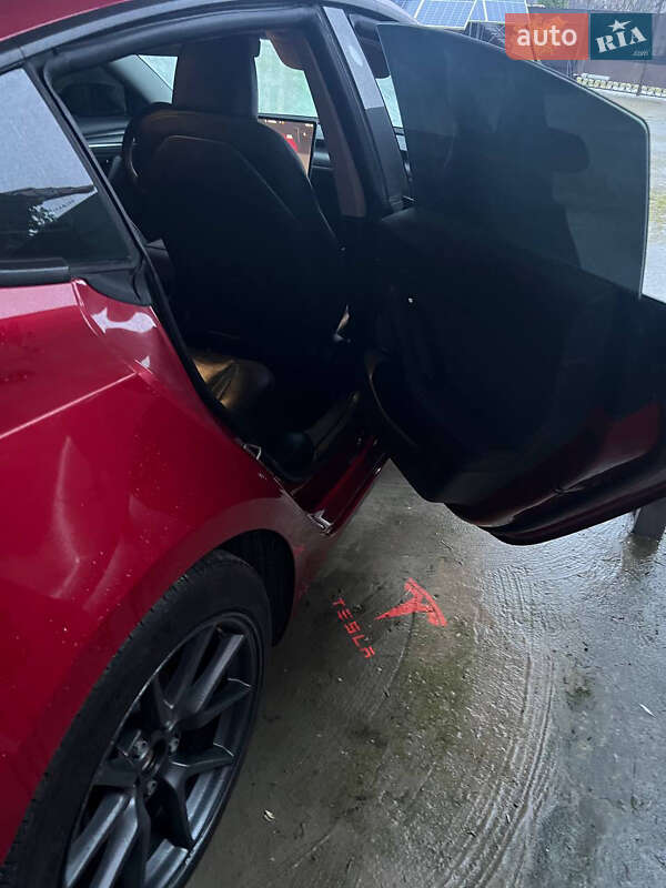 Седан Tesla Model 3 2023 в Житомирі
