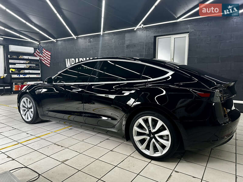Седан Tesla Model 3 2019 в Киеве
