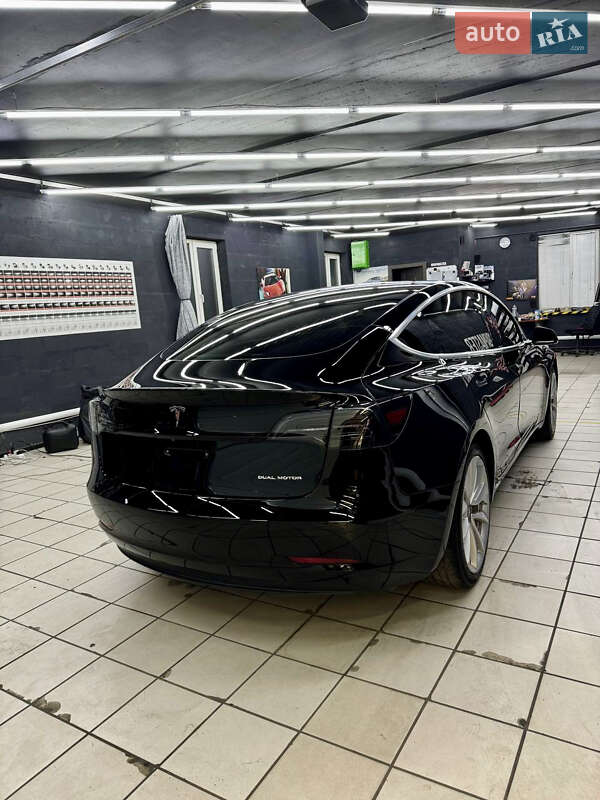 Седан Tesla Model 3 2019 в Киеве