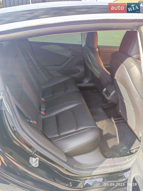 Седан Tesla Model 3 2019 в Киеве