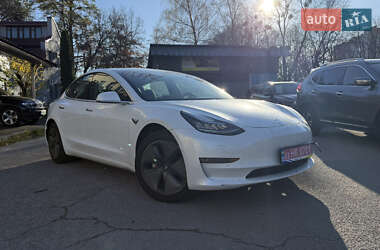 Седан Tesla Model 3 2020 в Львове
