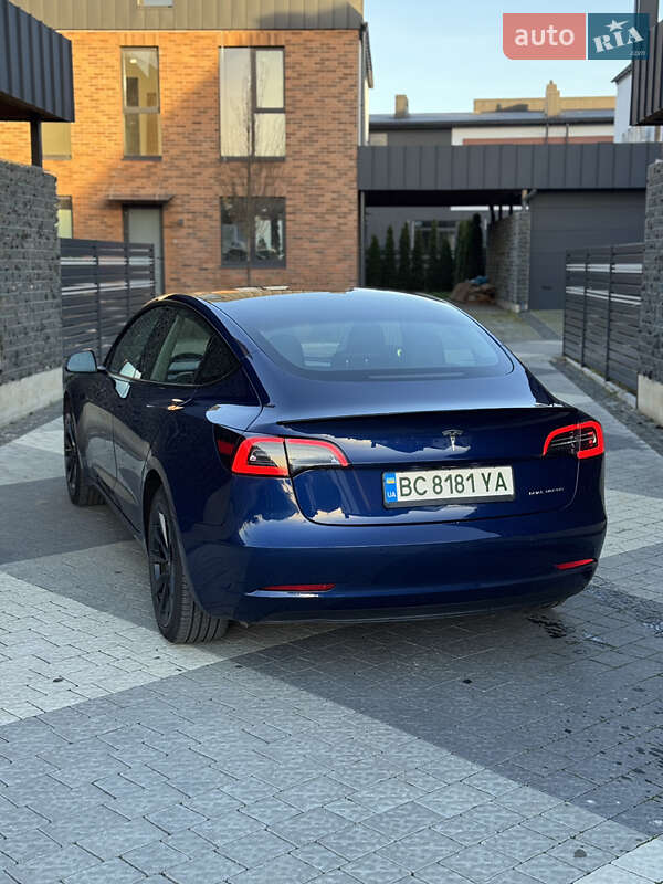 Седан Tesla Model 3 2021 в Львові