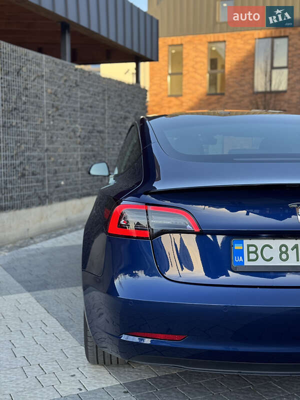 Седан Tesla Model 3 2021 в Львові
