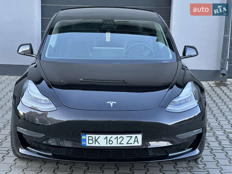 Седан Tesla Model 3 2019 в Тернополі