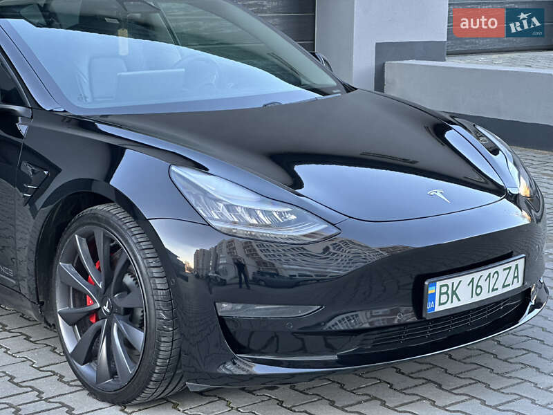 Седан Tesla Model 3 2019 в Тернополі