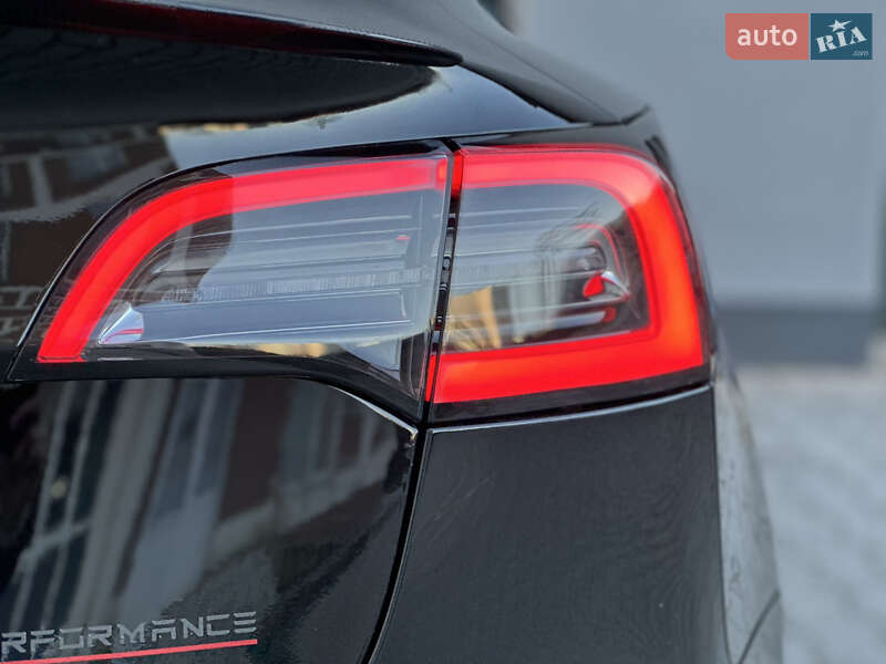 Седан Tesla Model 3 2019 в Тернополі