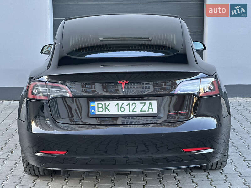 Седан Tesla Model 3 2019 в Тернополі