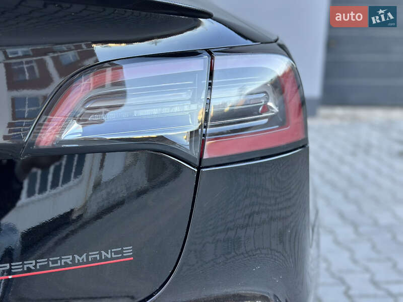 Седан Tesla Model 3 2019 в Тернополі