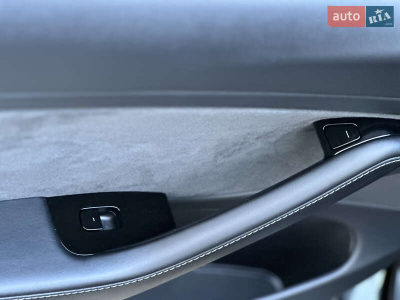 Седан Tesla Model 3 2019 в Тернополі