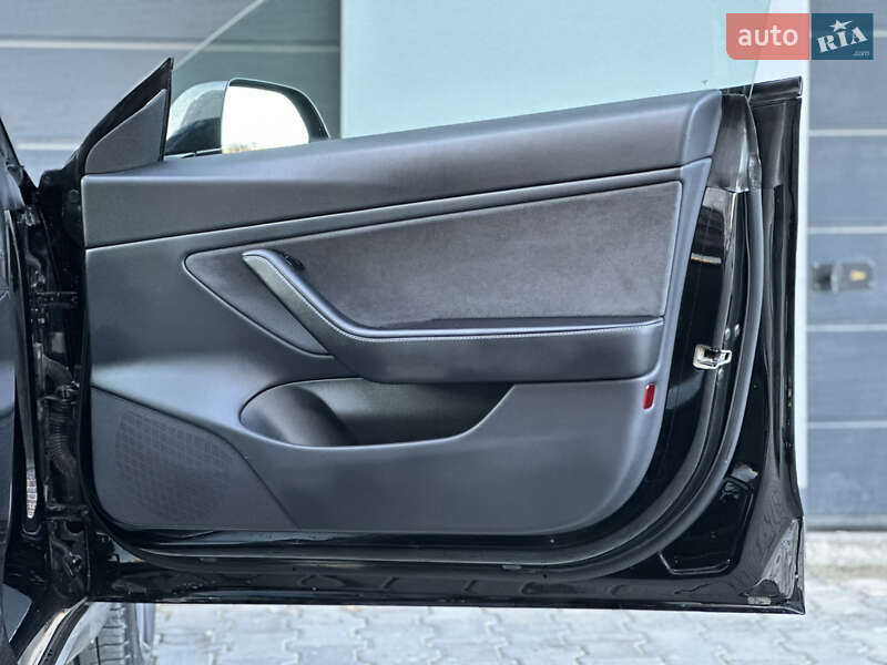 Седан Tesla Model 3 2019 в Тернополі