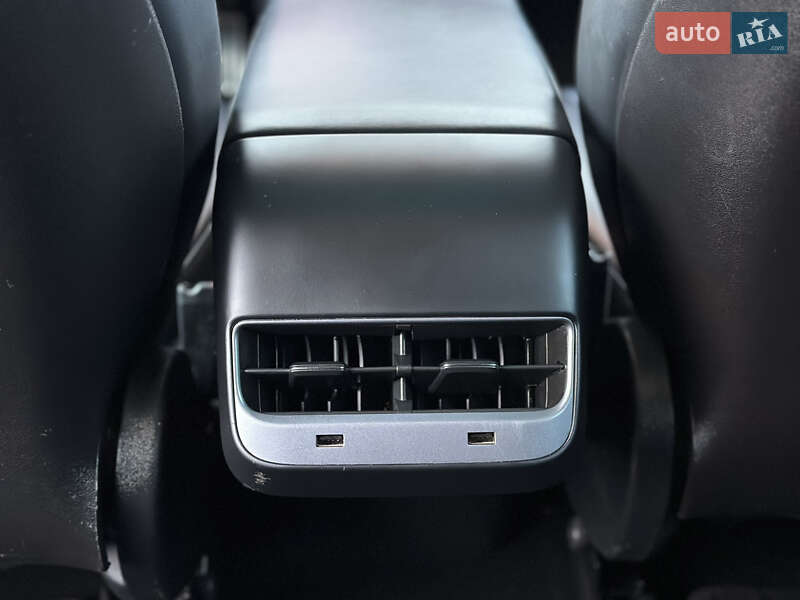 Седан Tesla Model 3 2019 в Тернополі