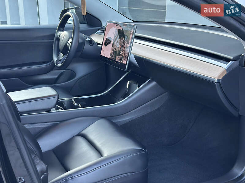 Седан Tesla Model 3 2019 в Тернополі