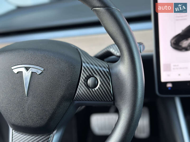 Седан Tesla Model 3 2019 в Тернополі