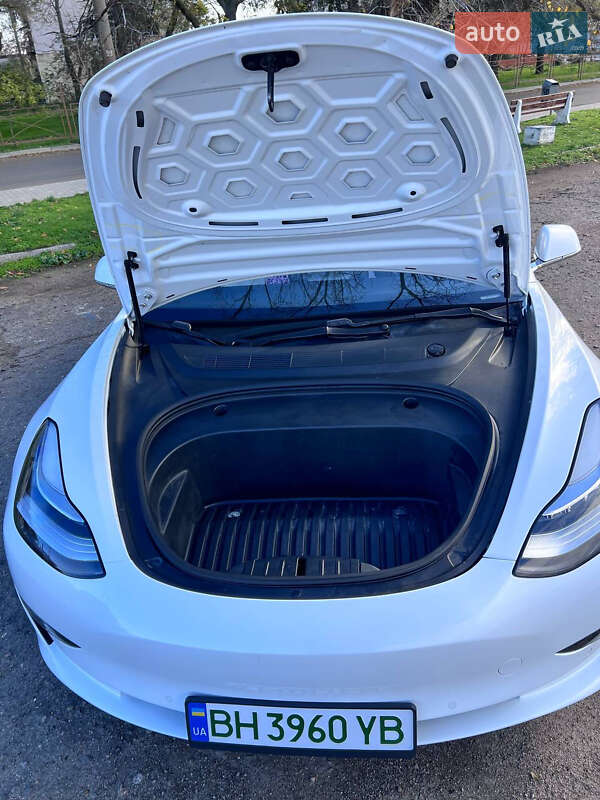 Седан Tesla Model 3 2020 в Одессе