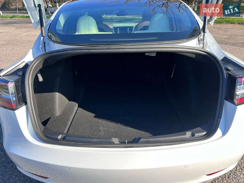 Седан Tesla Model 3 2020 в Одессе