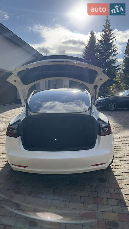 Седан Tesla Model 3 2022 в Києві