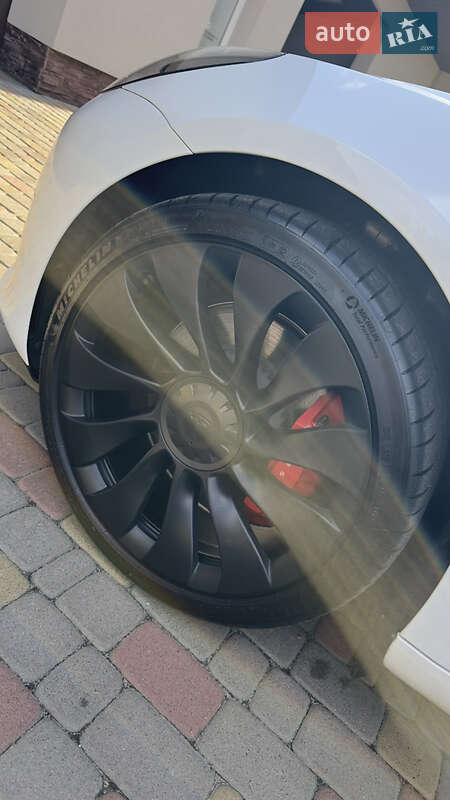 Седан Tesla Model 3 2022 в Києві