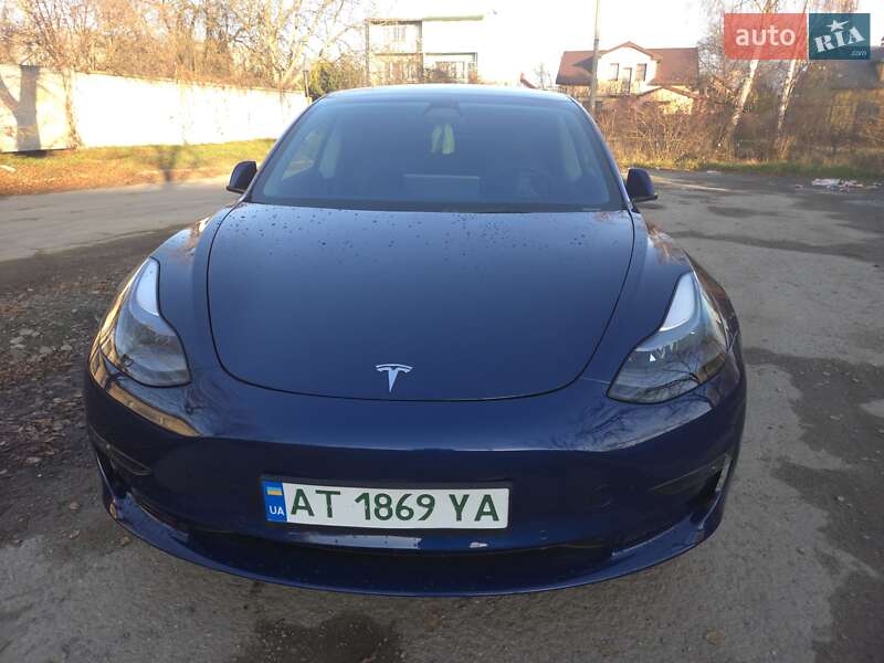 Седан Tesla Model 3 2021 в Ивано-Франковске