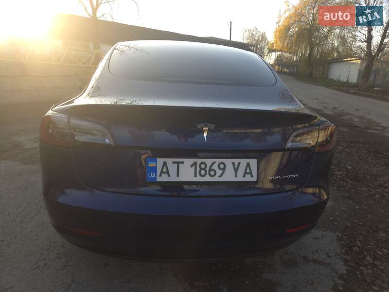 Седан Tesla Model 3 2021 в Ивано-Франковске