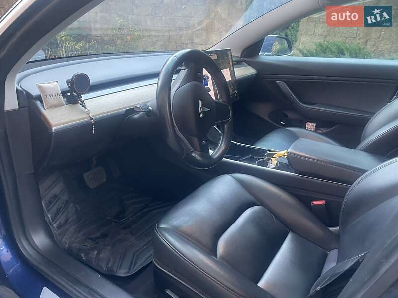 Седан Tesla Model 3 2019 в Львові