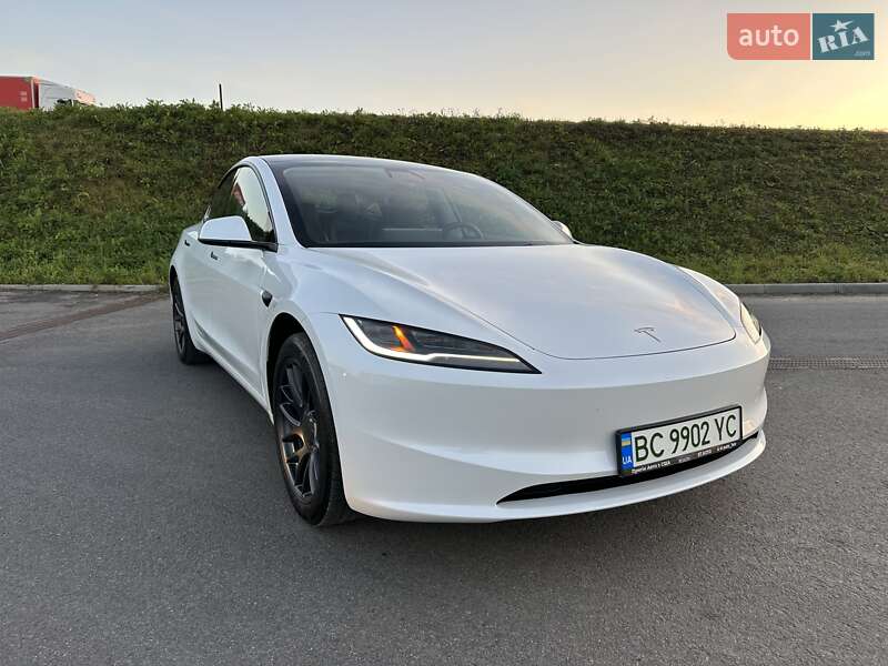 Седан Tesla Model 3 2024 в Львові