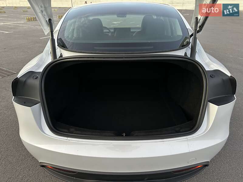 Седан Tesla Model 3 2024 в Львові