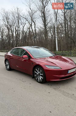 Седан Tesla Model 3 2024 в Чернигове