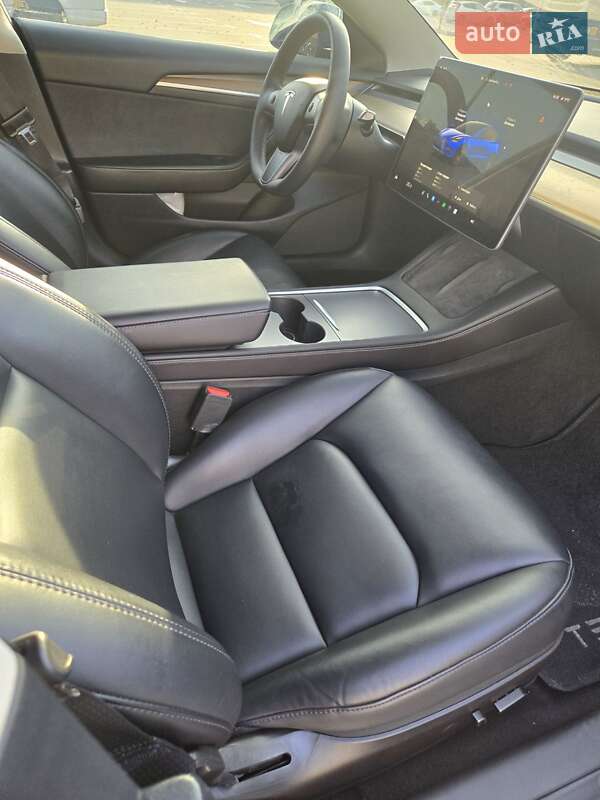 Седан Tesla Model 3 2022 в Киеве