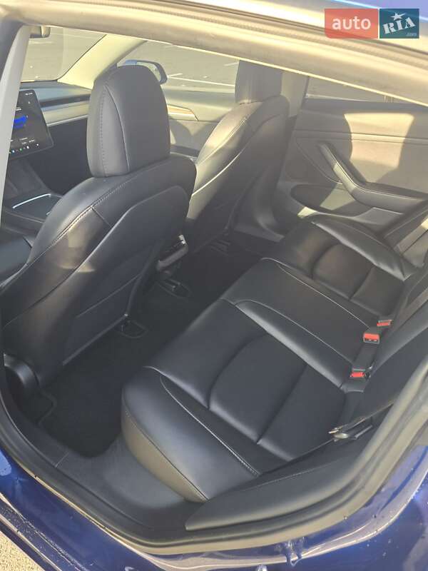 Седан Tesla Model 3 2022 в Киеве