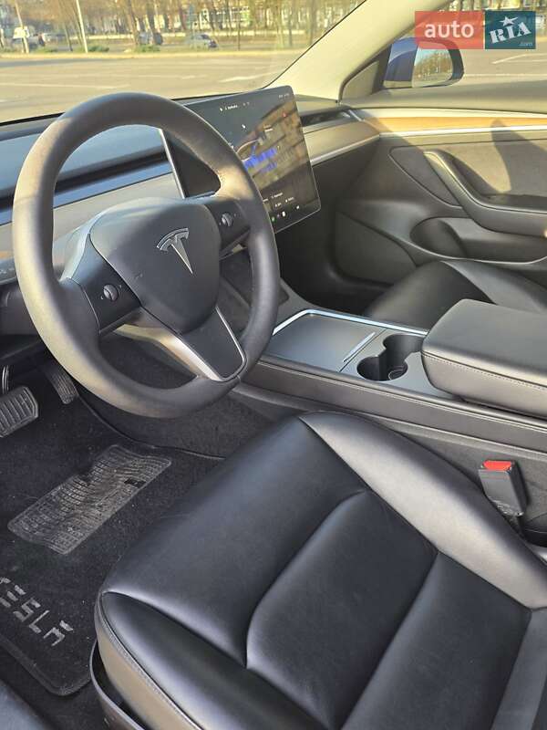 Седан Tesla Model 3 2022 в Киеве