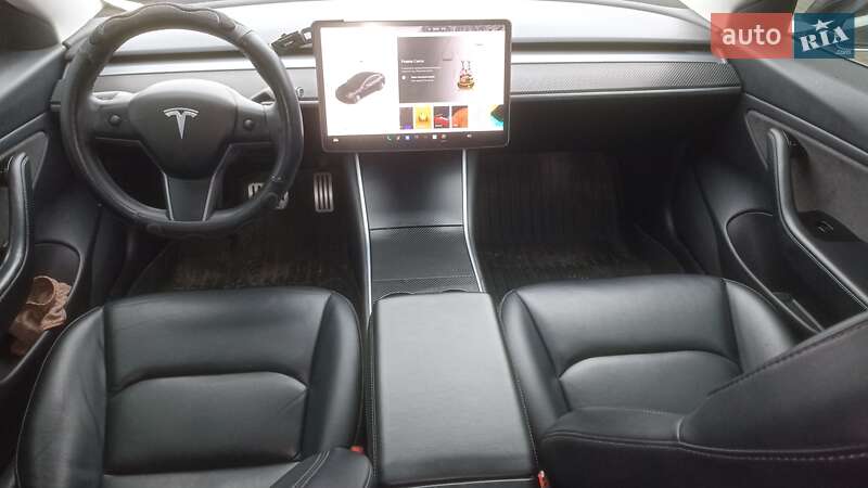 Седан Tesla Model 3 2019 в Луцке