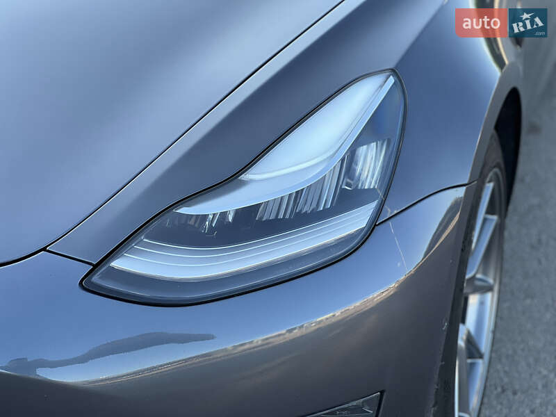 Седан Tesla Model 3 2021 в Рівному